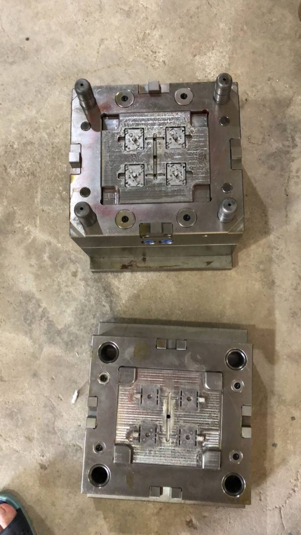 Exporting socket mold 2