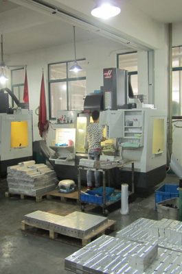 Gravity casting machine