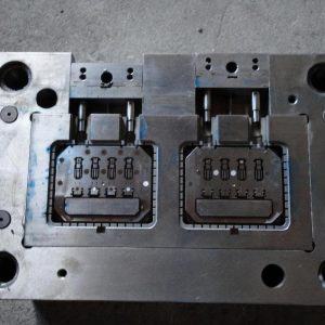 Injection mold-10