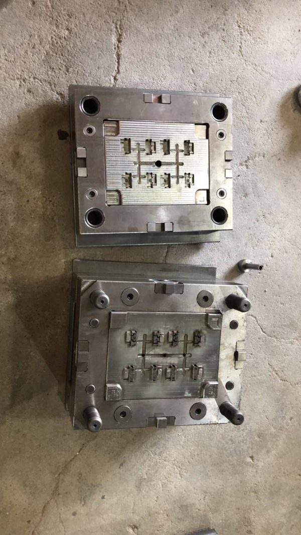 Exporting socket mold