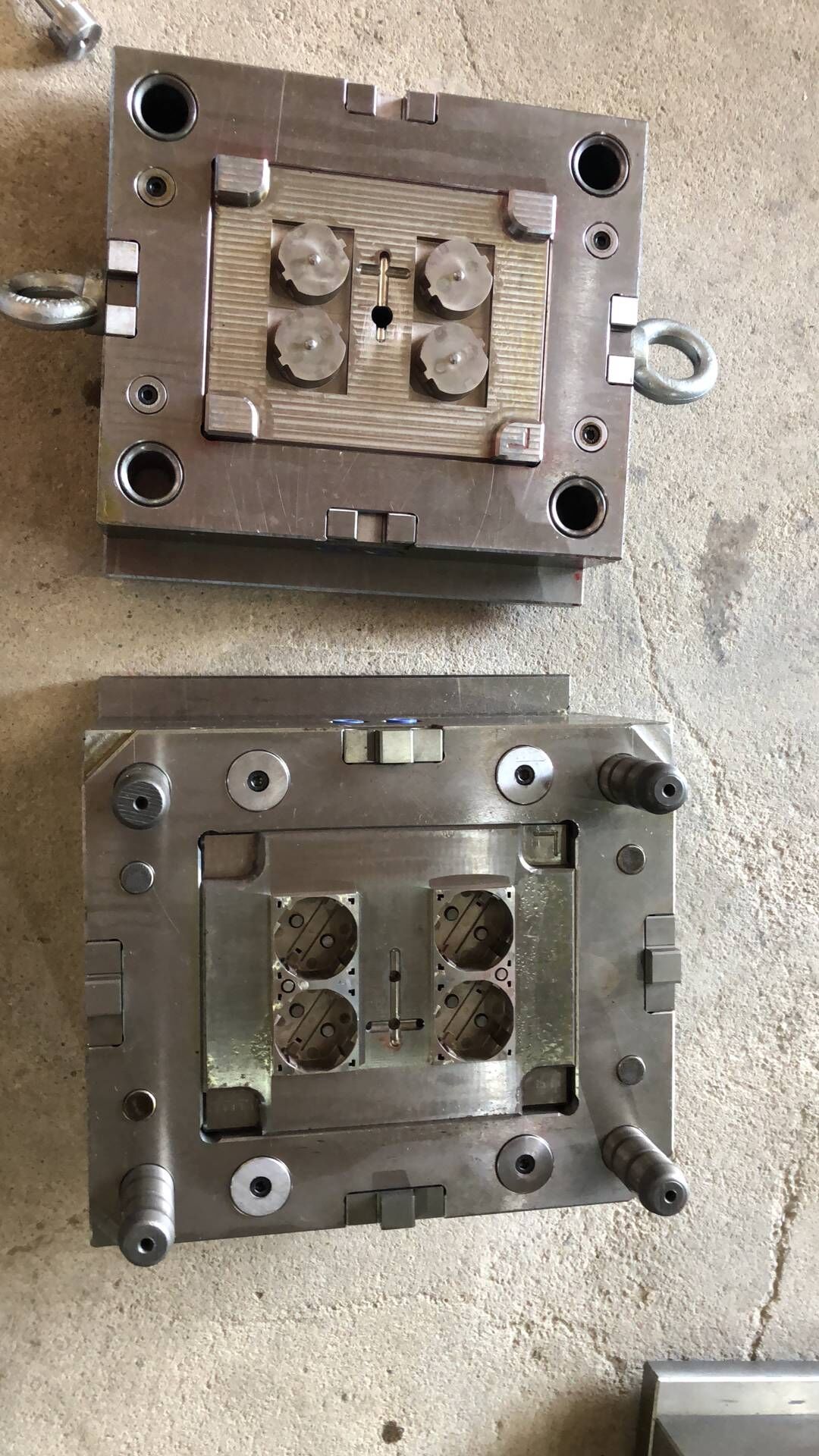 Exporting socket mold 4 - Sunmise manufacturing