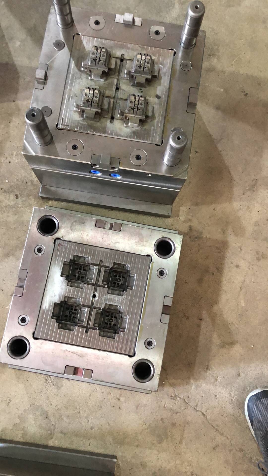 Exporting socket mold 6 - Sunmise manufacturing